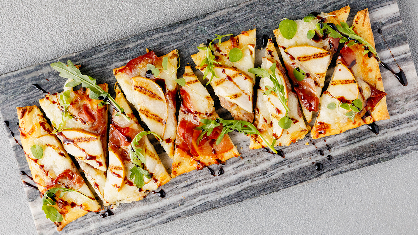 Amoretti Recipe: Grilled Pear & Prosciutto Flatbread