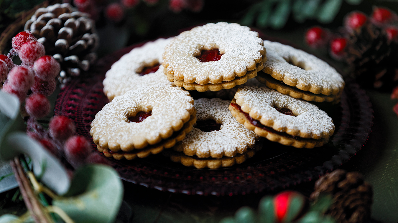 Amoretti Recipe: Linzer Cookies