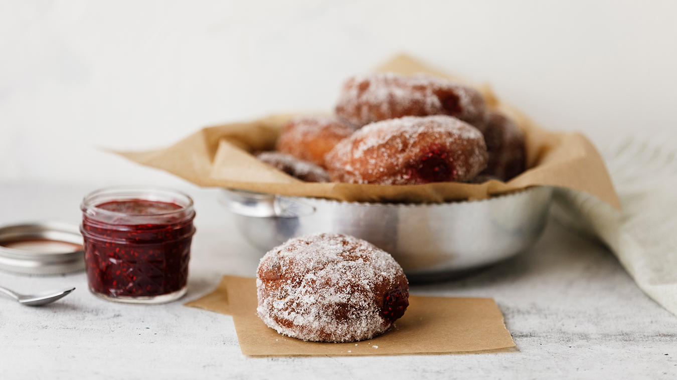 Amoretti Recipe: Polish Doughnuts (Pączki) filled with Raspberry Jam