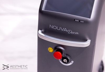 Dr. Stewart Adams demonstrating NOUVADerm 1927 nm thulium laser treatment