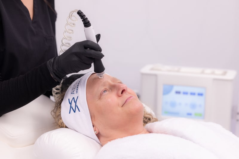 AQUAFIRMExs dual-station dermal health workstation for skin and scalp treatments
