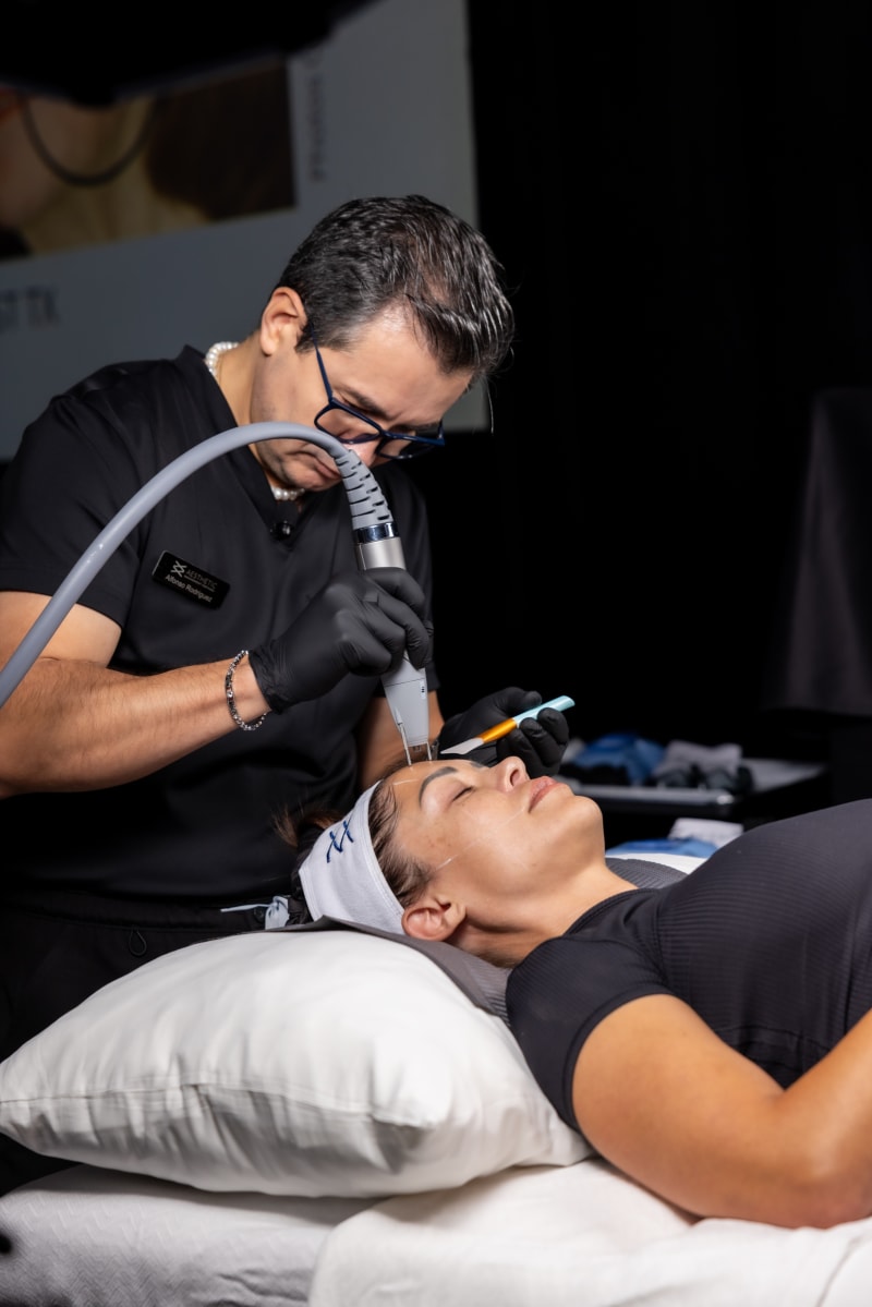 PLADUOpro device delivering targeted Argon and Nitrogen plasma energy for collagen remodeling
