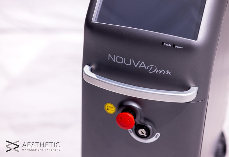 Dr. Stewart Adams demonstrating NOUVADerm 1927 nm thulium laser treatment