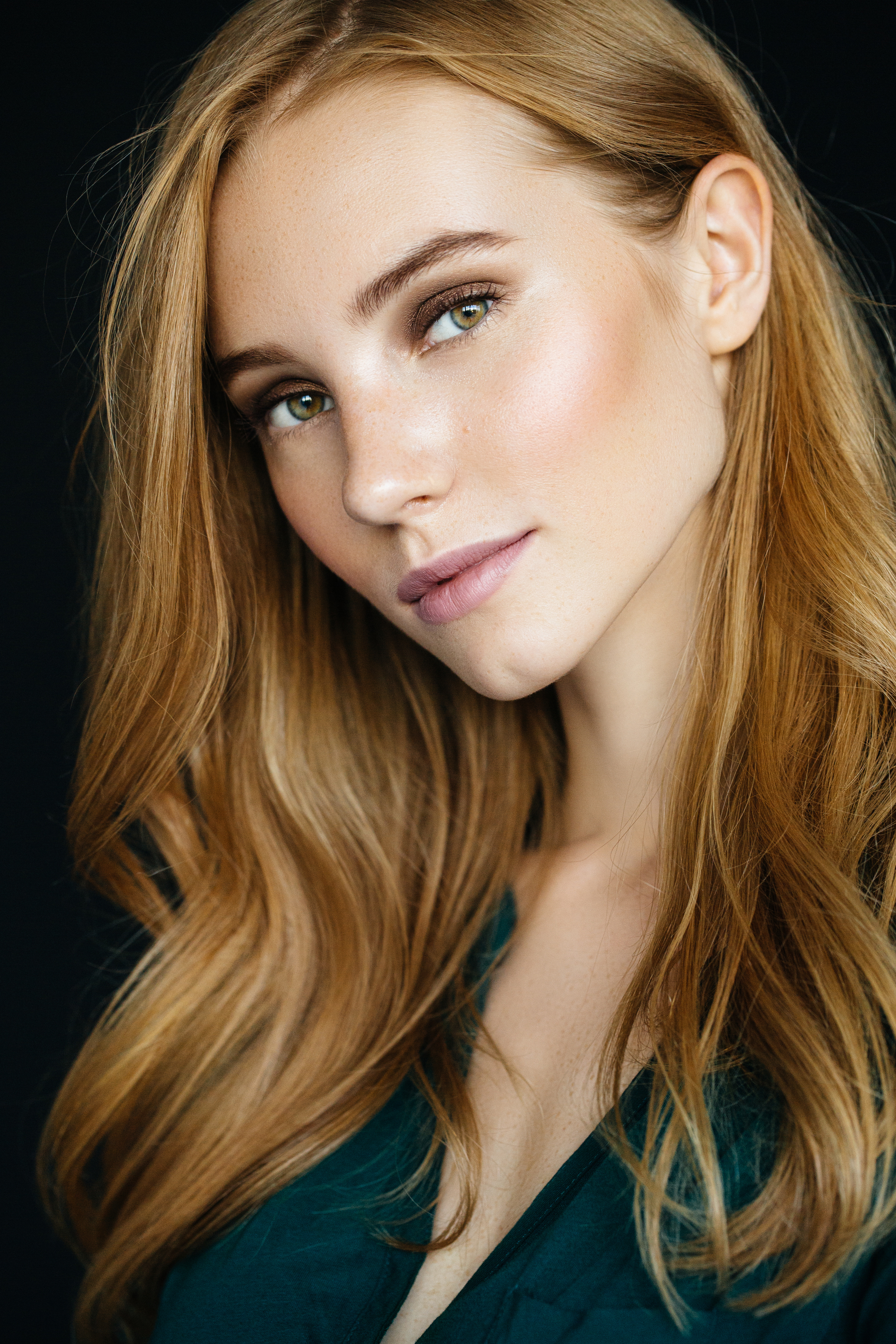 Cellenis PRP treatment process showing platelet separation and growth factor delivery