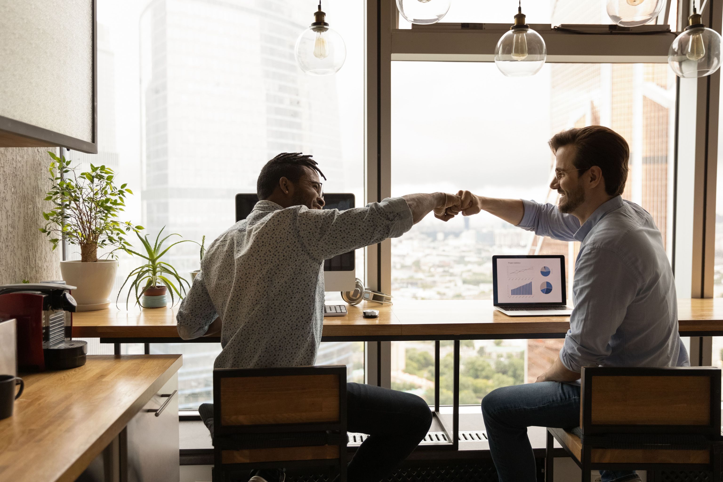 ANAGO_Corporate_Men_give_each_other_bump_1911367888_300dpi-min.jpg