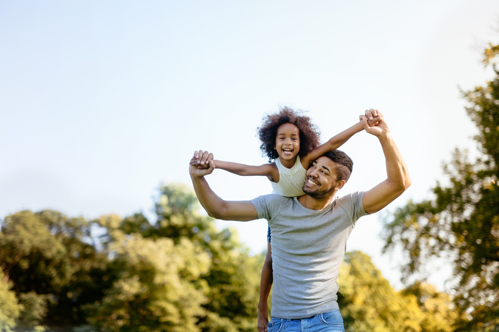 ANAGO_Corporate_Father_carrying_daughter_on_back_527013202_300dpi-min.jpg
