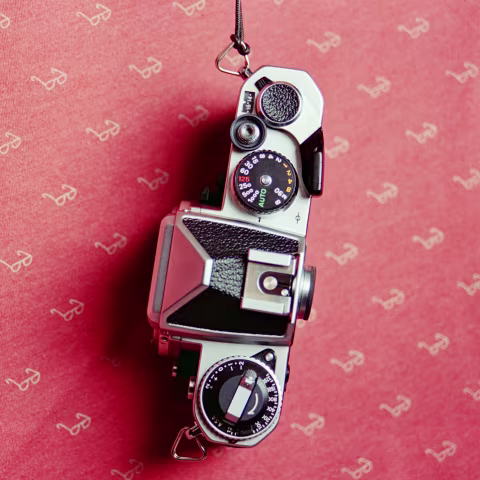 The Nikon FE’s exposure dial allows you to over- and underexpose your film by up to two stops (-2, -1, 0 = “normal,” +1, +2). You can also change the ISO (ASA) setting to over- or underexpose your film or you can switch to manual mode for maximum control.