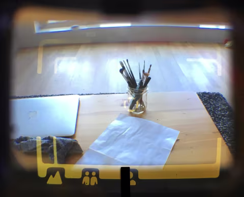 The black needle, bottom centre, indicates where the focus falls between infinity (mountains) and 0.7m (portrait). Here, we’re at a “portrait.”