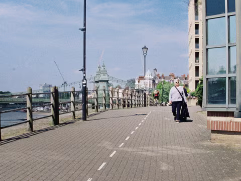 Housing development on the Hammersmith side, on the Thames Path, with views on the Thames River and the bridge in the background.