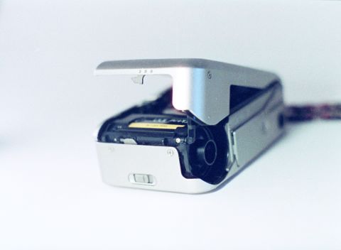 Loading 35mm film into tiny Fujifilm Cardia Tiara.