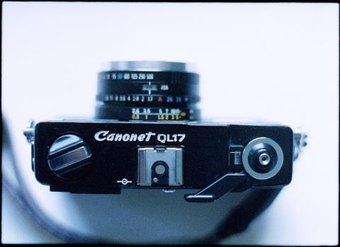 Canon Canonet QL-17 GIII uses shutter-priority metering with an option for fully-manual exposure settings.