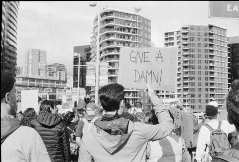 A scene from a protest in 2019, shot on Kentmere 400 with Voigtländer Vitessa A.