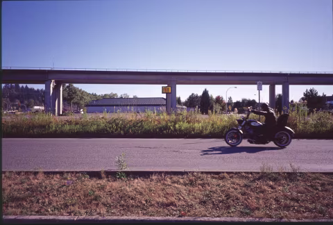 Ektachrome 100VS with Minolta TC-1. This shot required a bit of quick-draw action, which TC-1 made easy with its wide lens, auto focus/exposure, and single-hand operation.