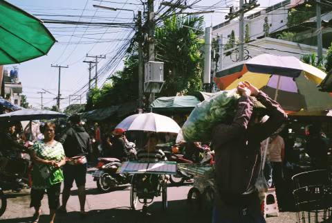 Chiang Mai. Shot on Leica M4 and the Voigtlander 35mm 1.4 MC lens with Fujifilm Xtra 400.