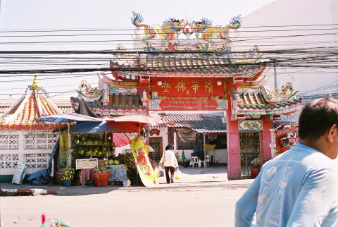 Chiang Mai. Shot on Leica M4 and the Voigtlander 35mm 1.4 MC lens with Fujifilm Xtra 400.