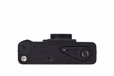 At the bottom, you’ll see a tripod hold and a film rewind crank.