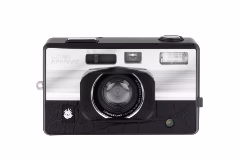 Lomography refreshes their experimental LomoApparat camera with the silver Alexanderplatz edition.
Though I haven’t tri…