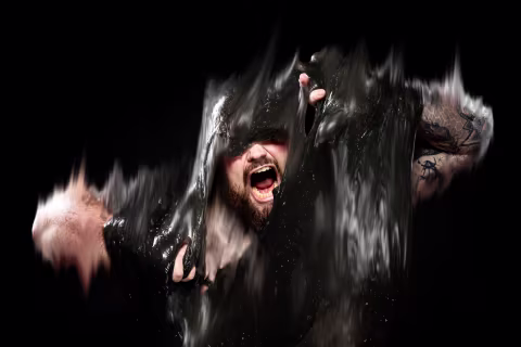 That’s how I felt. The turmoil, something inexplicable that wants to envelop me in darkness and overwhelm me and the attempt to free myself from it all.
That’s the only digital Picture I’ll show here.