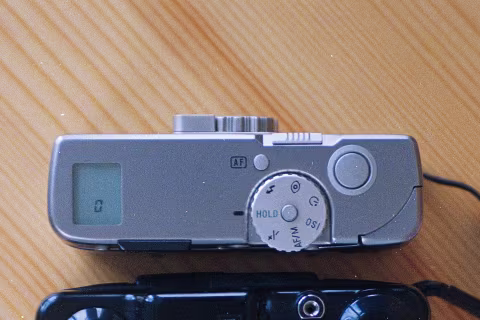Minolta TC-1 controls, left to right: LCD, dial, autofocus reset, toggle, shutter release.