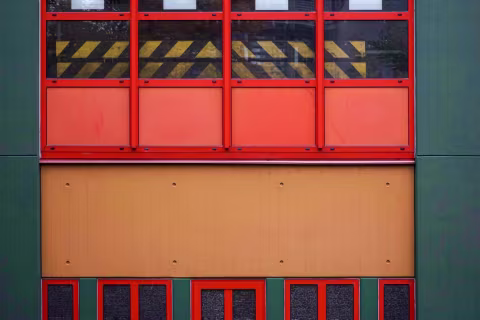 By the roadside # 2588 — Würzburg (Sanderau depot of the Würzburg tramway built 1979)
© Michael Nguyen / VG Bild-Kunst, Bonn