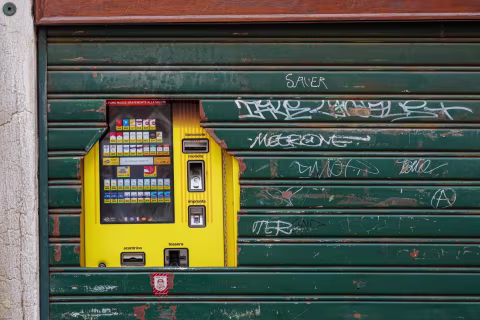 By the roadside # 2843 — Venice, Italy
© Michael Nguyen / VG Bild-Kunst, Bonn