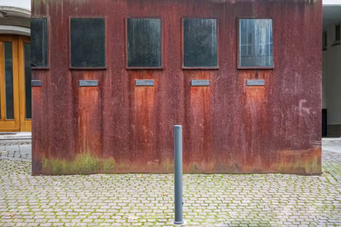 By the roadside # 2637 — Darmstadt
© Michael Nguyen / VG Bild-Kunst, Bonn