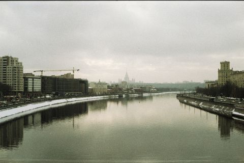 A winter’s day in Moscow. Shot on Lomography’s brand-new Lomochrome Metropolis at ISO 400.