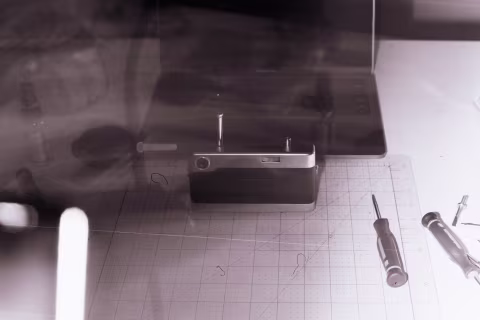 One more image, taken via Bulb exposure at about five seconds, with Ilford Delta 100 film. The flash was in my left hand, about 30cm/1’ behind my camera’s lens.