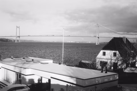 Thanks for this informative piece on a little known camera (at least to me). I got mine as part of a large auction lot…