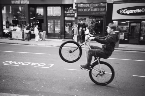 shot on JCH Street Pan 400 in the Lomo LC-A