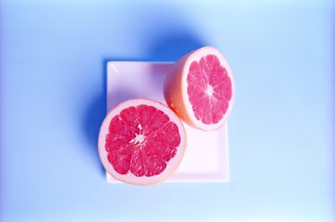 Perhaps oranges aren’t as popular as cake, but the minimalist scene design, high contrast/saturation and some elements of symmetry in this image may make them look more appealing.