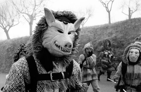 Ousilhão, Vinhais. A “máscaro” disguised as a wolf.

Leica R5, Elmarit 35 mm, Kodak Tri-X