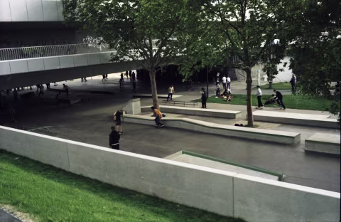 Taken with Zeiss Ikon Contaflex on Kodak Ultramax 400.