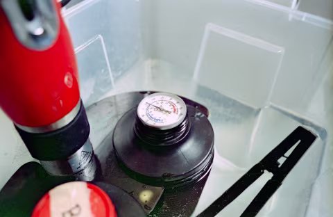 Clean TCS-1000 warming up a tub of water to 103℉/39.5℃ with the blix and developer attached to it (to avoid having them float around). The squeegee is also warming up so that it’s soft by the time the film is ready to hang.