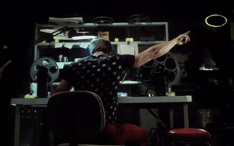 Fight Club. (1999). Brad Pitt as Tyler Durden working as a part-time projectionist.