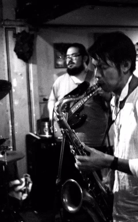 I really like this photo, not just because of the subject matter but also how it’s creamy and raspy at the same time. The grey tones “sound” like a sax solo at a dingy club. Girls at Rakuda did the job of pushing my Ilford 400 to 1600 and scanning it with an appropriate amount of detail. This image was made with Canon QL25, wide-open at something like 1/125 or 1/60.