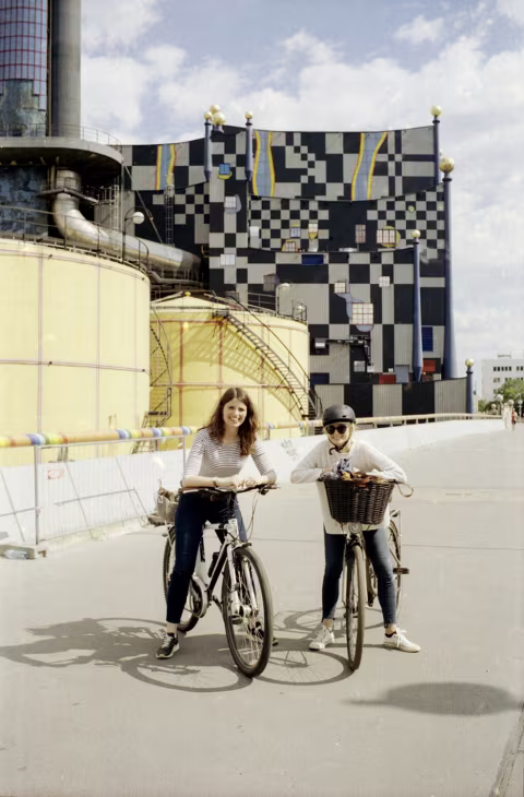 Taken with Zeiss Ikon Contaflex on Kodak Ultramax 400.