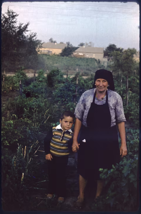 My dad’s favourite aunt and her grandson. Делень, 1983.
