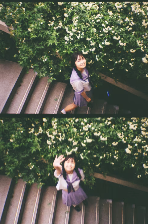 A sample from the new Lomourette (courtesy of Lomography USA).
