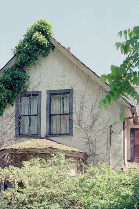 All images above are shot on Kodak Retina IIIC with Kodak Ektar 100 film.