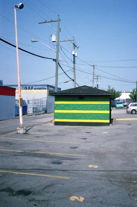 Fujifilm Fujicolor “Industrial” 400 with Revue 35CC. This frame (a slight crop of the scanned image) shows strong colour saturation and noticeable grain — probably the result of the exposure, development, and scanning techniques. For finer grain, consider over-exposing this film by +1 stop and choosing scenes with lower overall contrast.