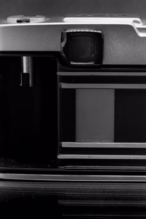 Note the viewfinder, slightly pushed to the left relative to the shutter blade.