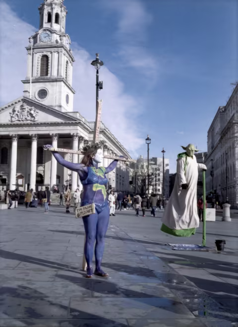 Photograph taken in Trafalgar Sq., London, in February 2020. Olympus PEN FV with a Zuiko 25 mm f/2.8 on Kodak ProImage 100