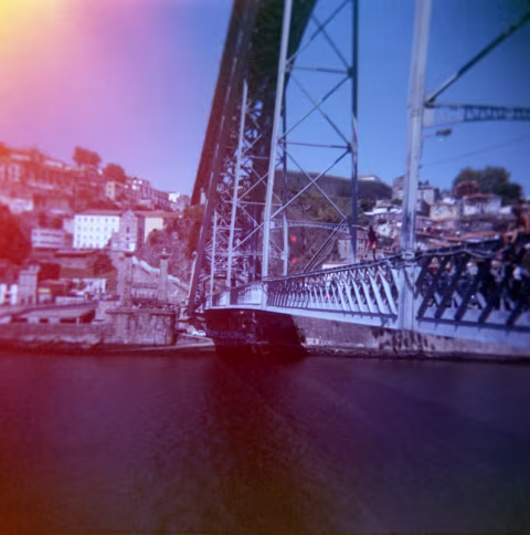 Ponte D. Luís I. Holga 120.