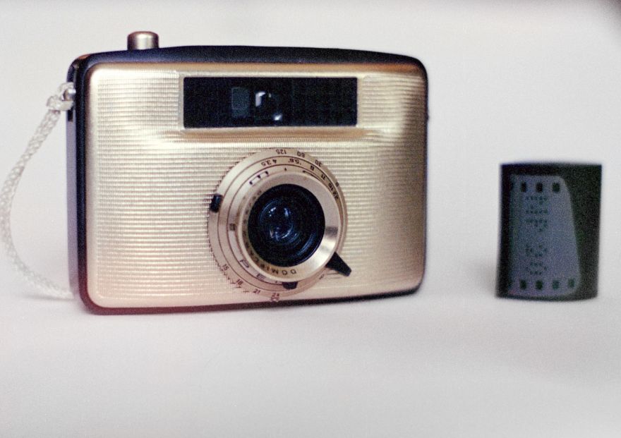 Pentacon Penti II, a Cheap Golden Half-Frame Camera