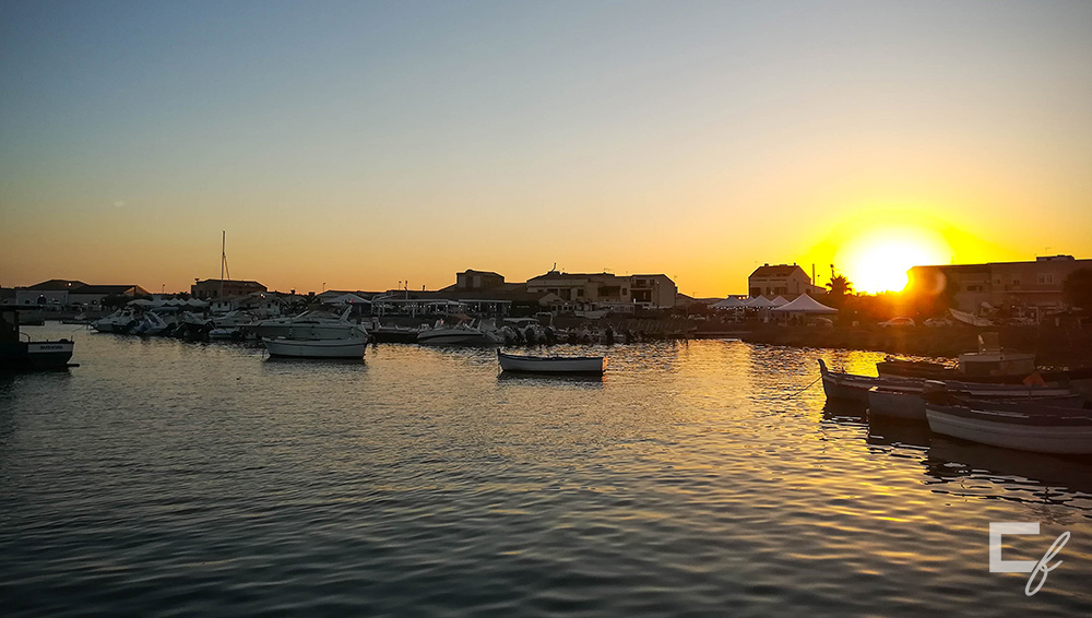 sunset harbor marzamemi