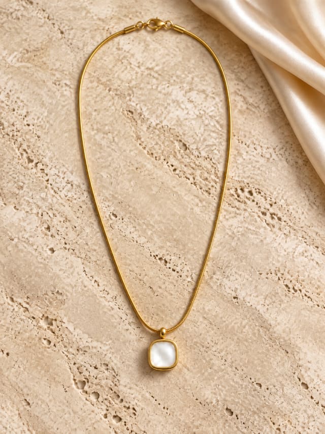 Meher Anti-Tarnish Chain Pendant