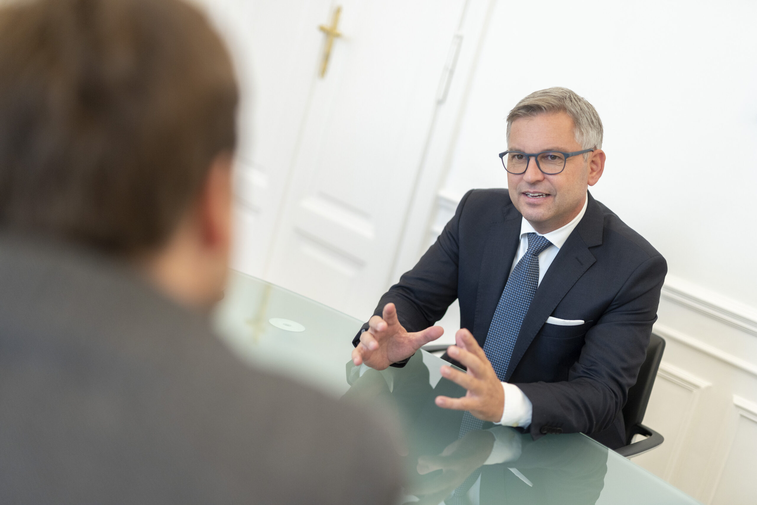 Beitrags Bild: Interview mit Dr. Magnus Brunner – Finanz- & Digitalisierungsminister
