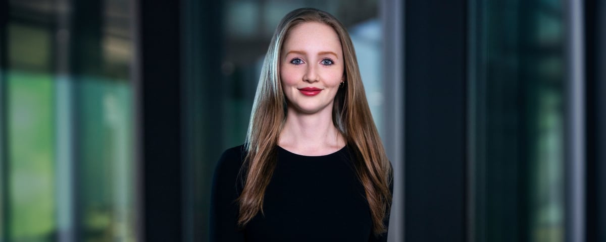 Beitrags Bild: KarriereInsights mit Rechtsanwaltsanwärterin Alina Holzer, LL.M. von E+H Rechtsanwälte