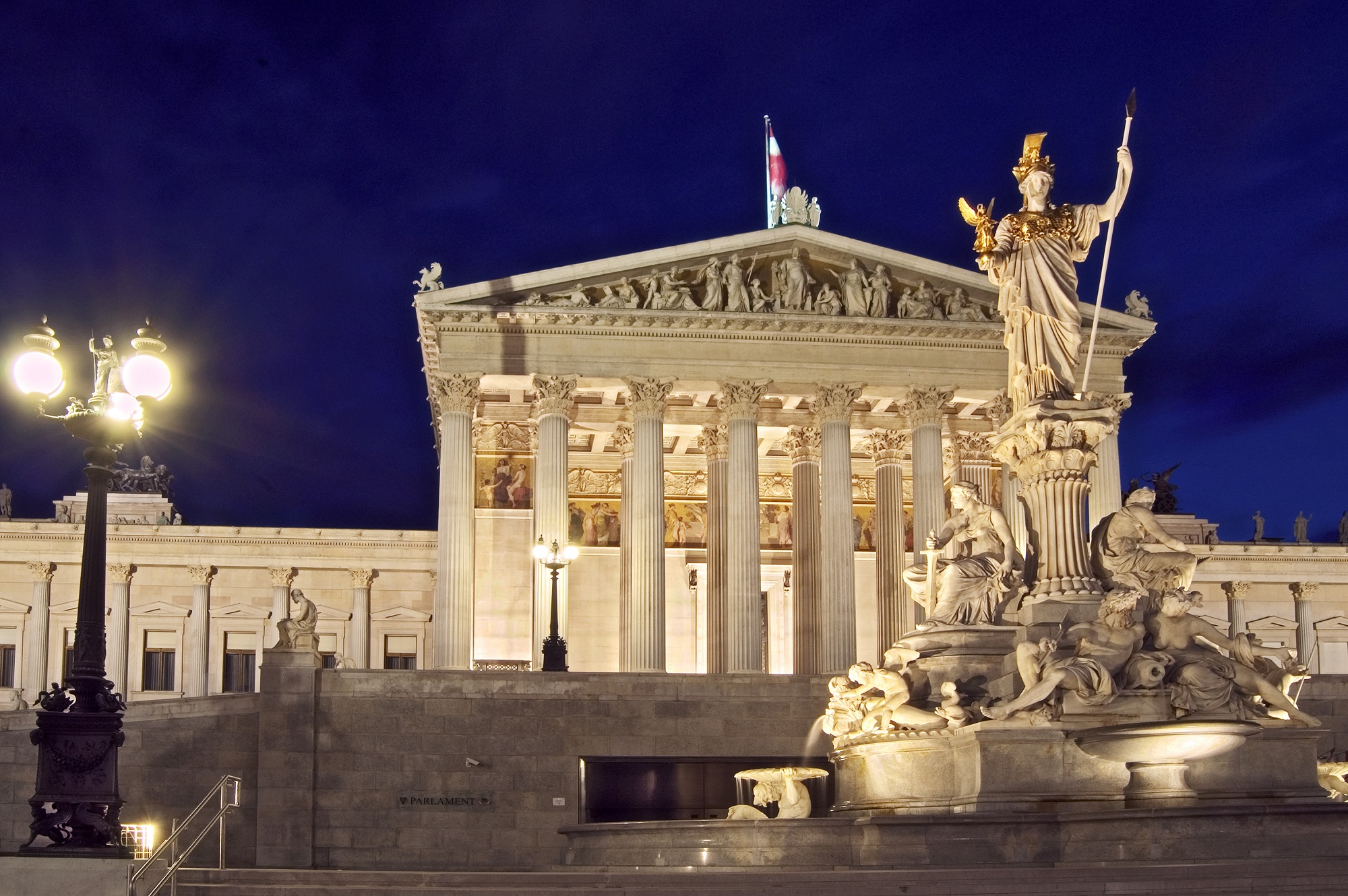 Beitrags Bild: Demokratie Monitor zeigt schwindendes Vertrauen in das politische System